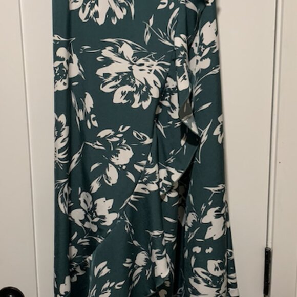 SHEIN floral wrap skirt (size S) - Picture 4 of 4